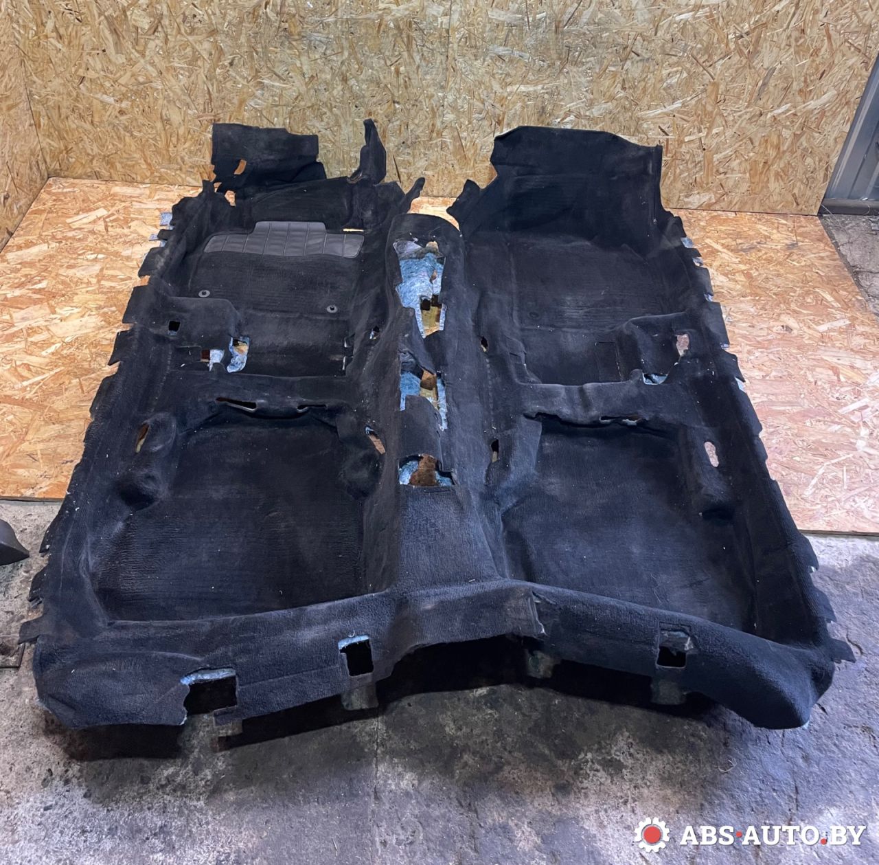 ковер салонный Volkswagen Passat B6 2009, 2.0 л., дизель, МКПП, универсал - фото №1