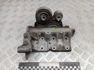 кронштейн двигателя Renault Safrane 1 поколение 1996, 3.0 л., бензин, 7700599550, 7700260932, 7700813741