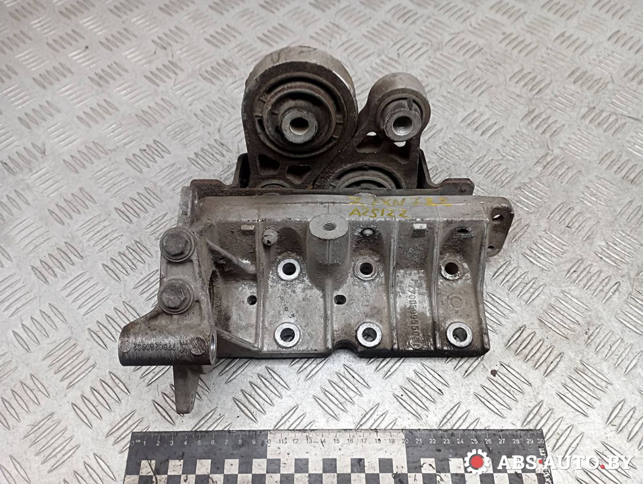 кронштейн двигателя Renault Safrane 1 поколение 1996, 3.0 л., бензин, 7700599550, 7700260932, 7700813741 - фото №1