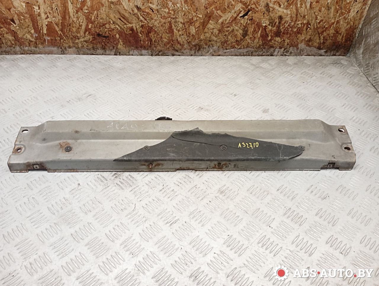 планка под капот Alfa Romeo 166 1 поколение 2002, 2.0 л., бензин - фото №1