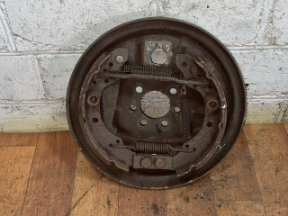 защитный кожух тормозного механизма Volkswagen Golf 3 поколение 1995