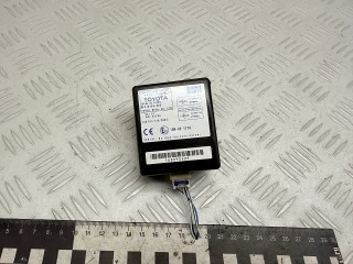 блок управления центральным замком Toyota Corolla Verso 2 поколение AR10 [рестайлинг] 2007, 2.2 л., 2AD-FTV, дизель, МКПП, минивэн, 897410F010, 61B168000