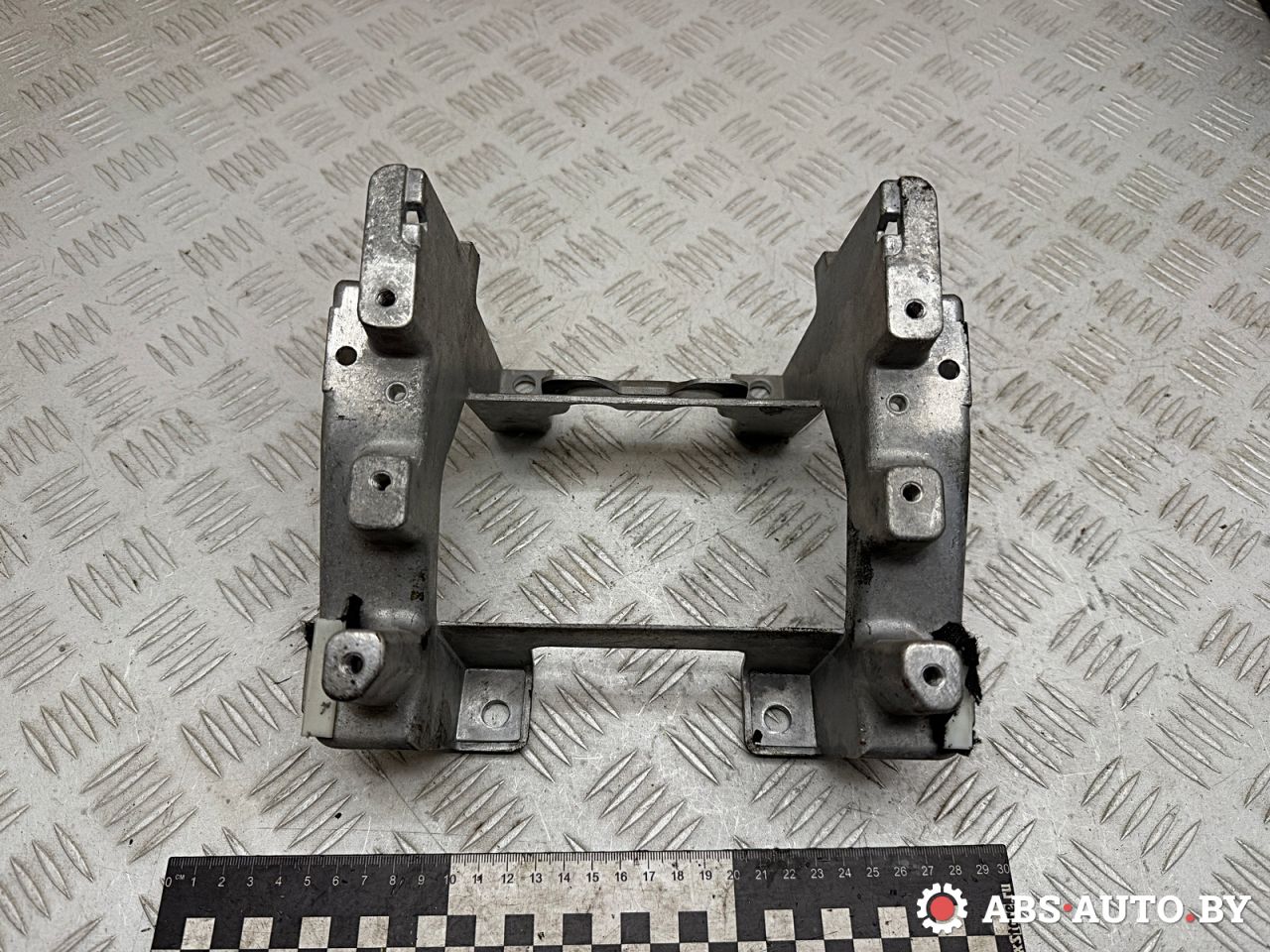 кронштейн (крепление) Volkswagen Touareg 1 поколение 2006, 2.5 л., BAC, дизель, МКПП, внедорожник 5 дв., 7L0863345 - фото №1