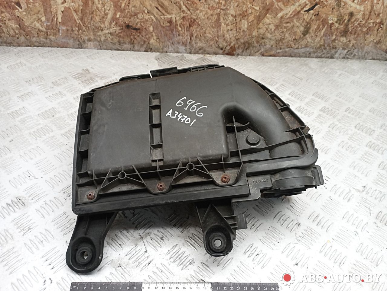 корпус воздушного фильтра Citroen C4 Picasso 1 поколение 2011, 1.6 л., 9HR (DV6C), дизель, МКПП, правый руль, 9673061080, 1039257, 70078W01, PSA7926 - фото №1