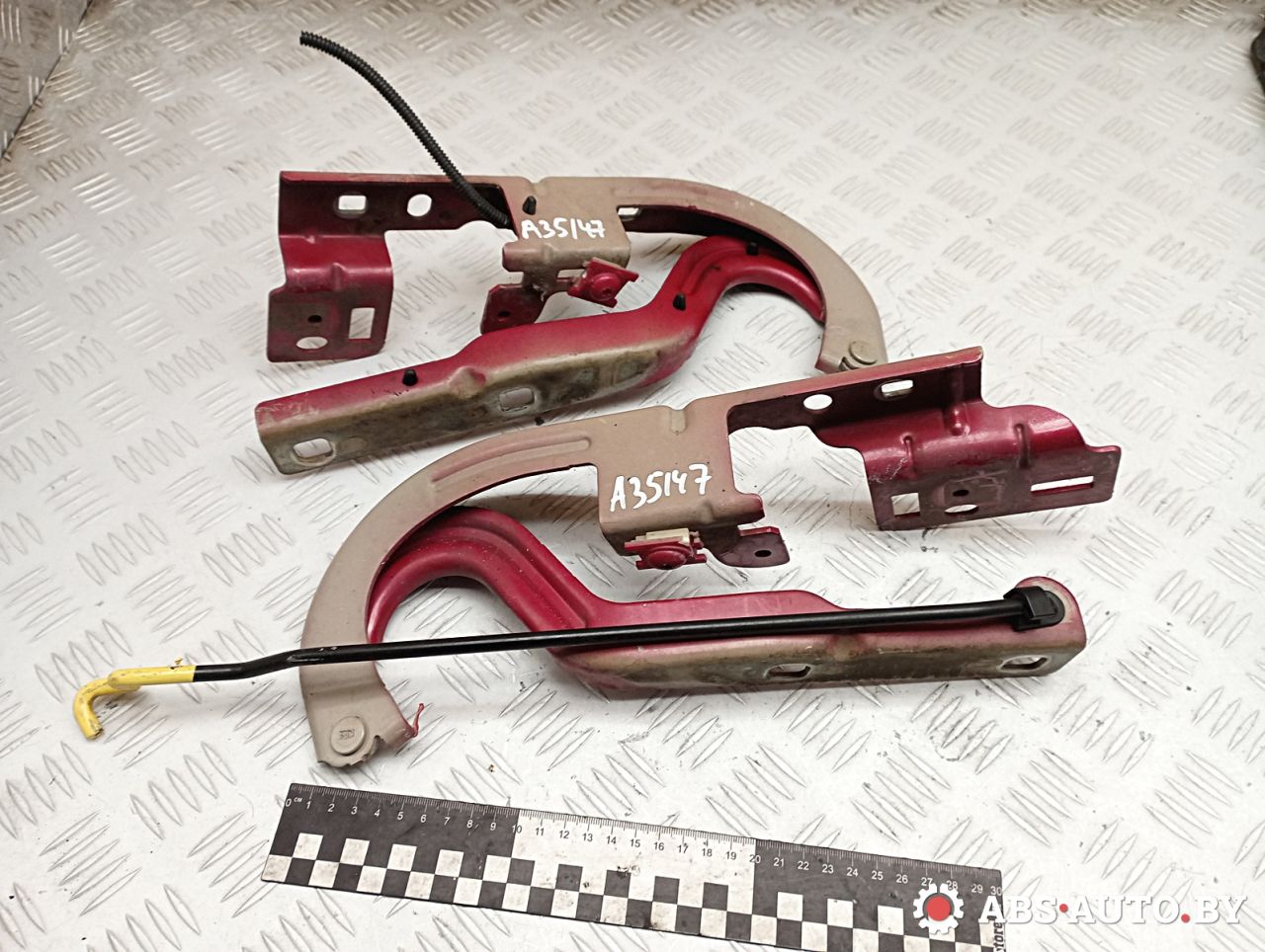 петля капота Peugeot 3008 1 поколение 2012, 1.6 л., дизель, робот, передний привод, правый руль, 9682599080, 9682598980 - фото №1