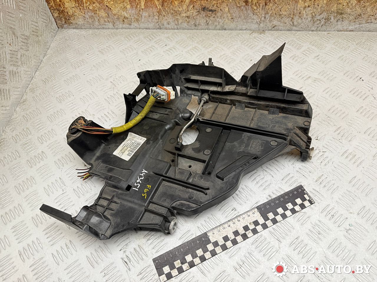 крепление фары правой Volkswagen Touareg 1 поколение 2006, 3.0 л., BKS, дизель, АКПП, внедорожник 5 дв., полный привод, 7L6941614C - фото №1