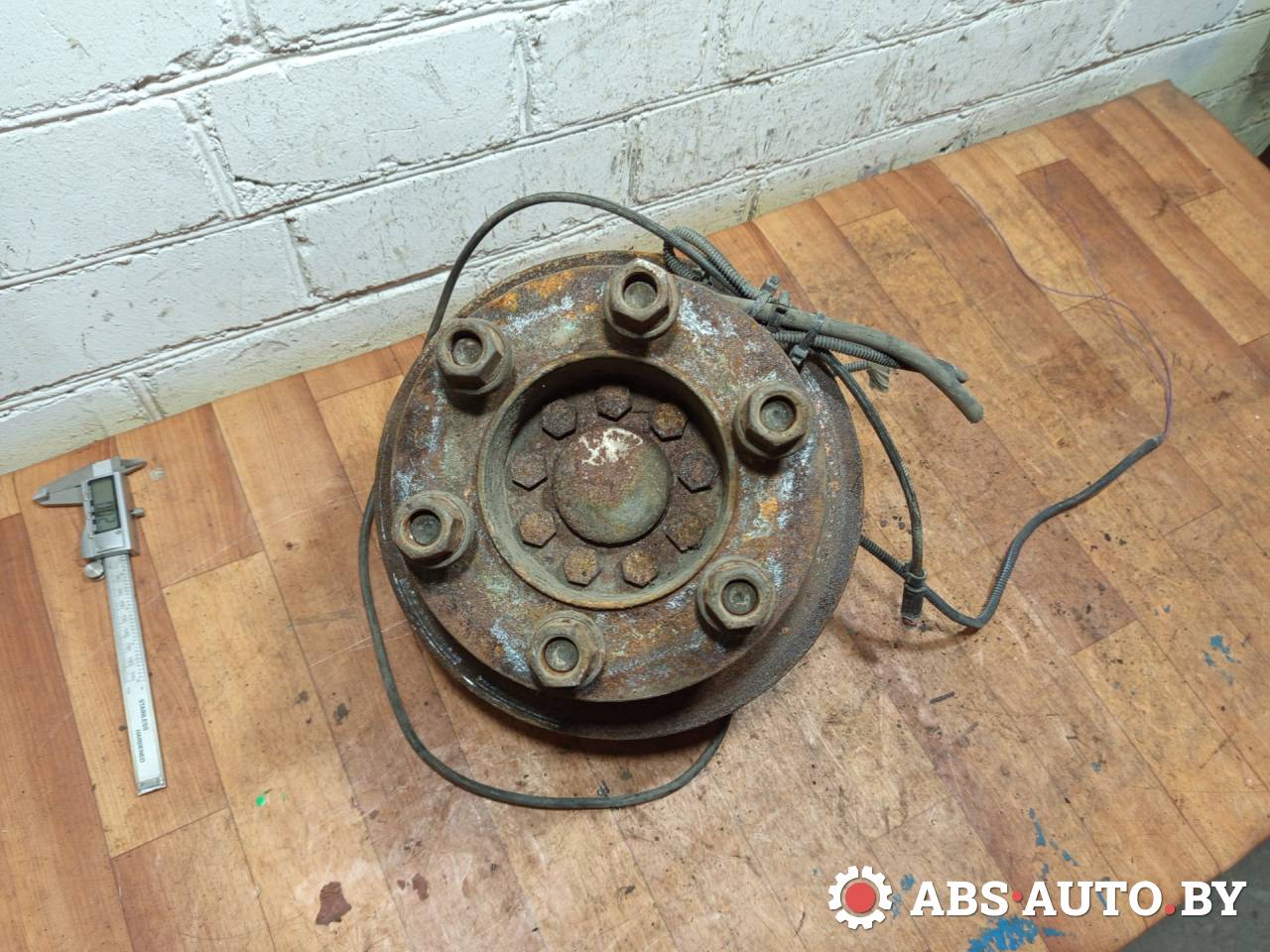 ступица передняя левая IVECO Daily 4 поколение 2009, 2.3 л., дизель, МКПП, фургон - фото №1