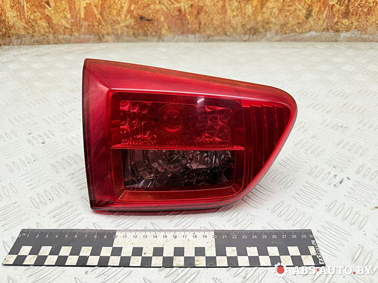 фонарь крышки багажника левый Peugeot 4007 1 поколение 2011, 2.2 л., 4HN (DW12MTED4), дизель, МКПП, внедорожник 5 дв., правый руль, 6350EJ - фото №1