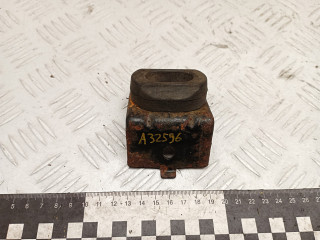 кронштейн радиатора Chrysler Voyager 4 поколение 2002, 2.5 л., дизель, 868866B