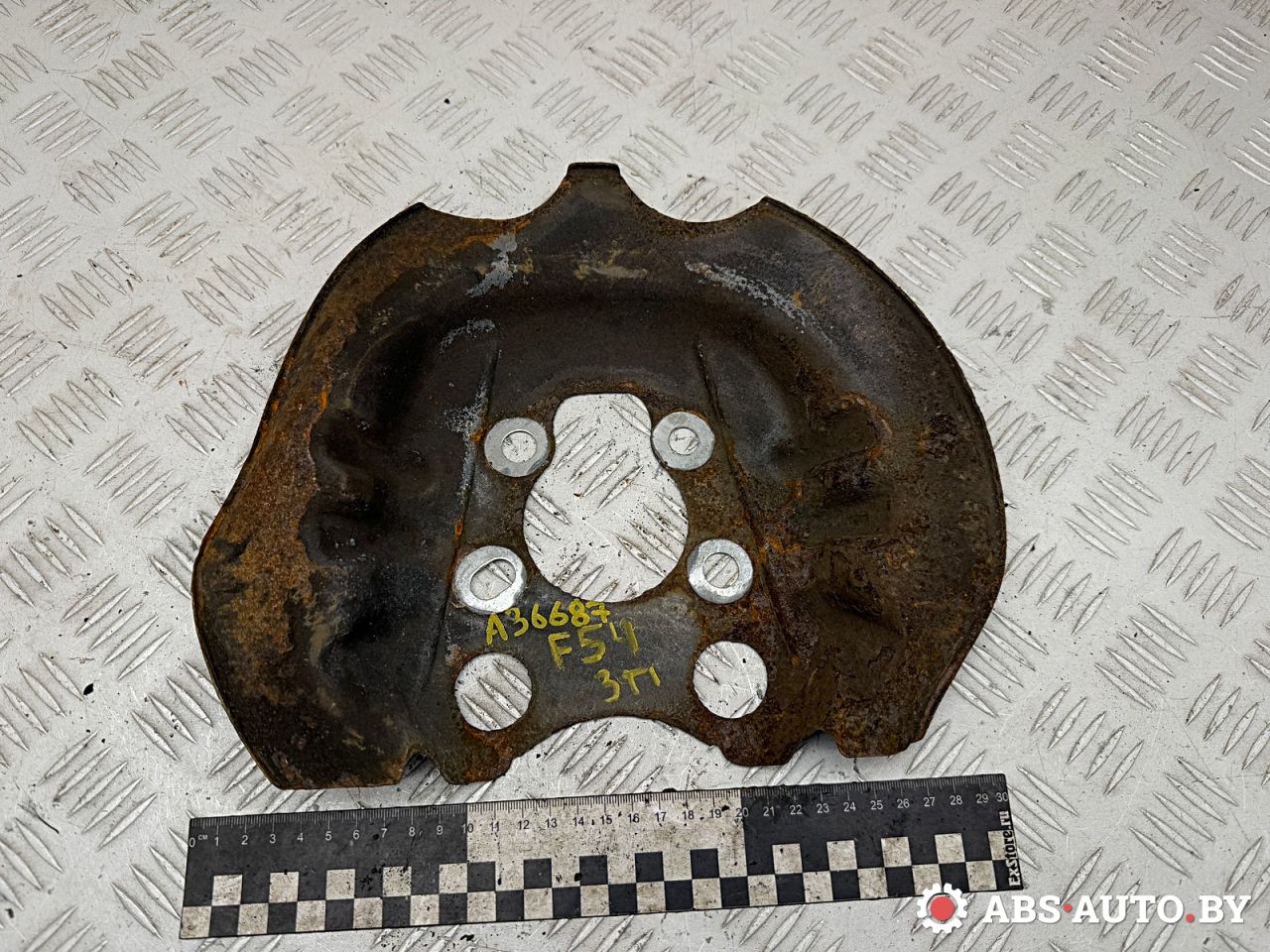 защитный кожух тормозного механизма Peugeot 5008 1 поколение 2013, 1.6 л., дизель, робот, правый руль, 4209E2 - фото №1