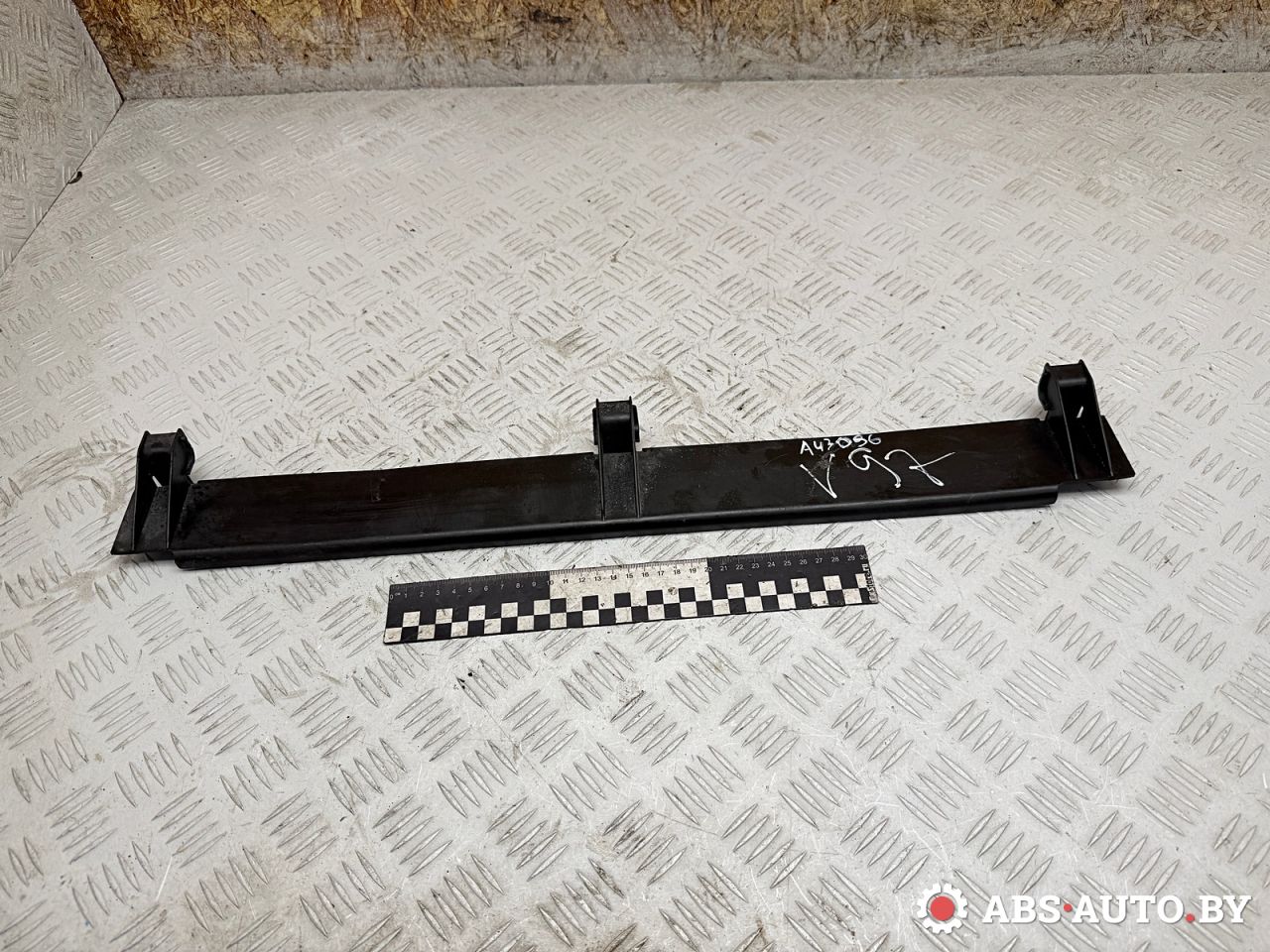 воздуховод (дефлектор) радиатора Audi A6 4B/C5 2000, 2.5 л., AKE, дизель, МКПП, полный привод, 4B0121292B - фото №1