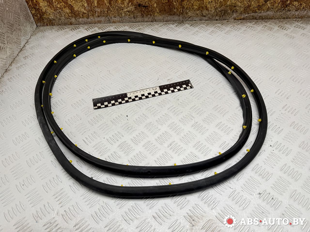 уплотнитель двери Buick Encore GX 1 поколение 2020, 42766259, 42766260, 42766261, 42766262, 42766263, 42766264, 42766265, 42766266 - фото №1