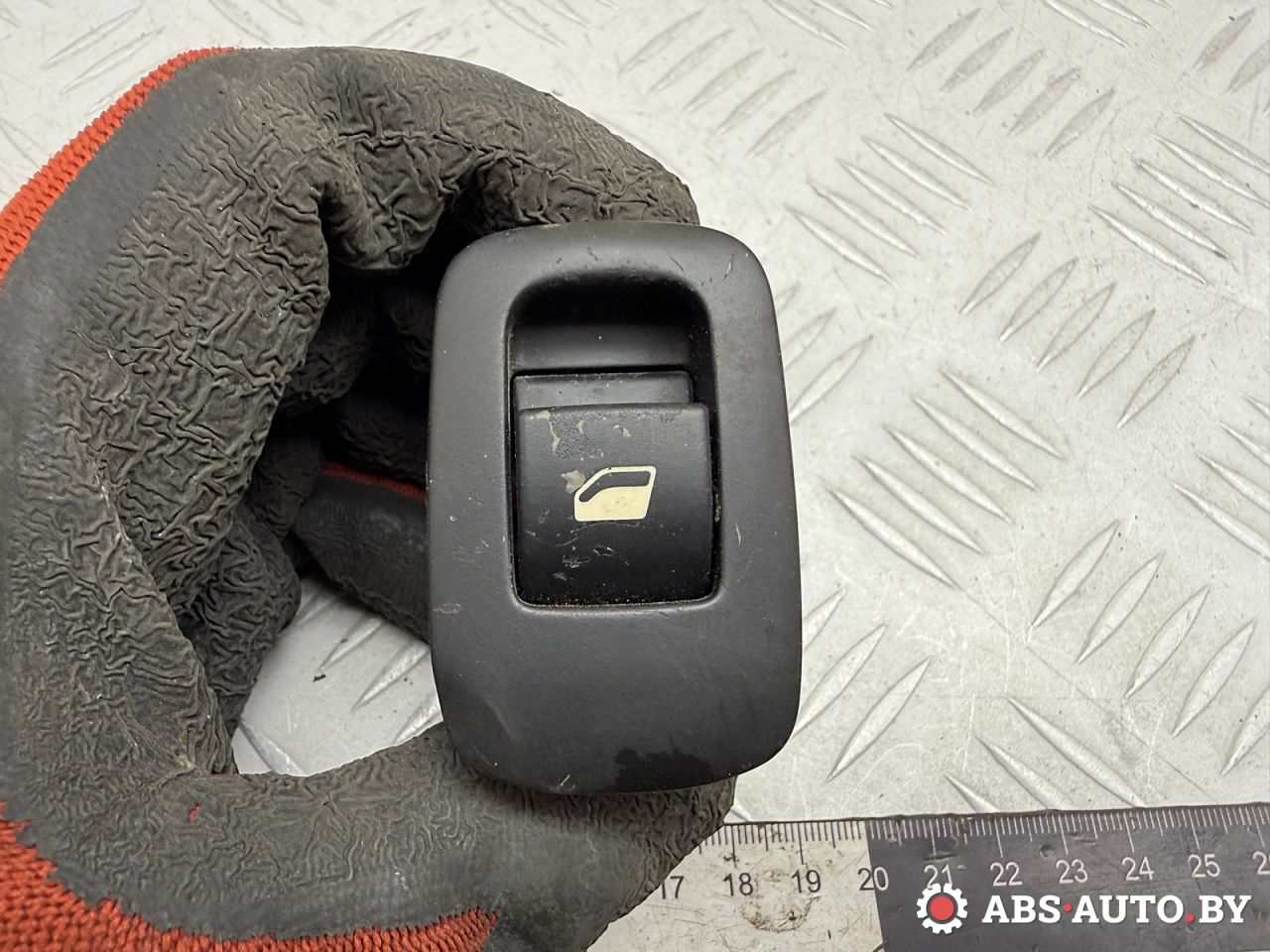 кнопка стеклоподъемника двери задней левой Citroen C4 Grand Picasso 1 поколение 2006, 1.8 л., 6FY (EW7A), бензин, МКПП, 96639378ZD - фото №1