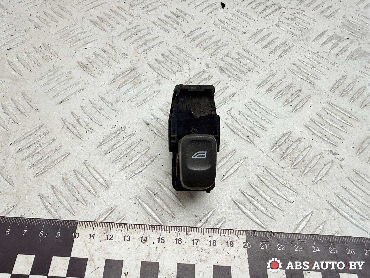 кнопка стеклоподъемника Volvo S60 1 поколение 2003, 2.4 л., дизель, МКПП, седан, 9472275 - фото №1