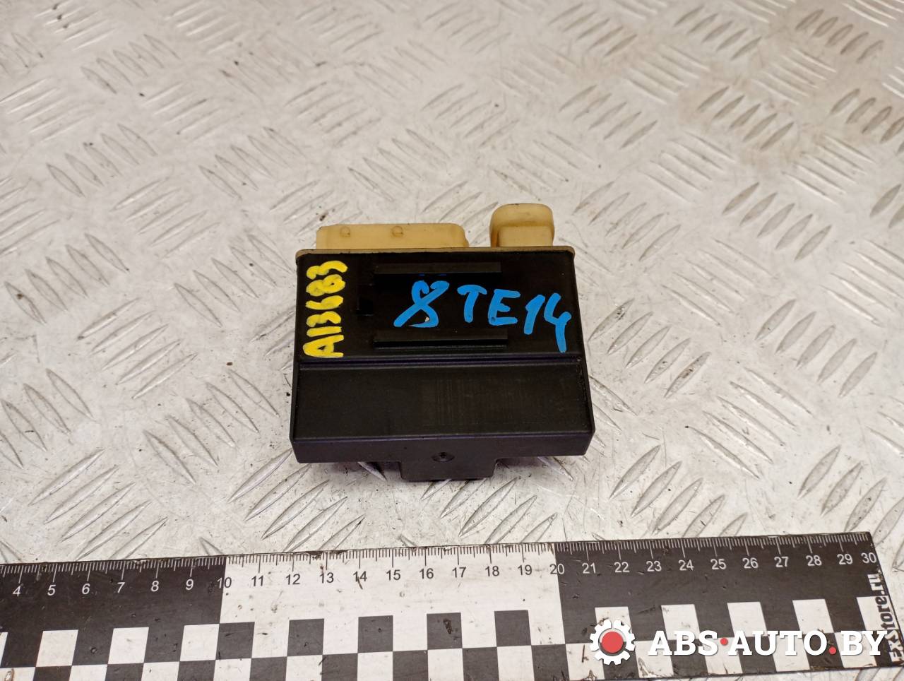 реле накала свечей Peugeot 5008 1 поколение 2011, 1.6 л., дизель, МКПП, передний привод, 9662570880 - фото №1