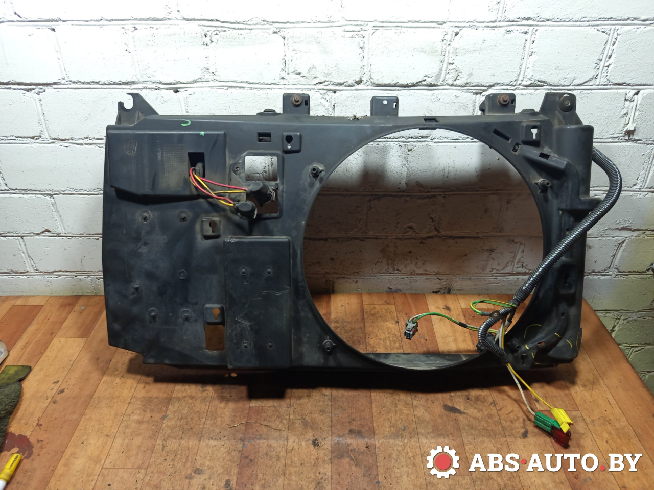 диффузор вентилятора Citroen Xsara Picasso 1 поколение 2003, 2.0 л., дизель, МКПП - фото №1