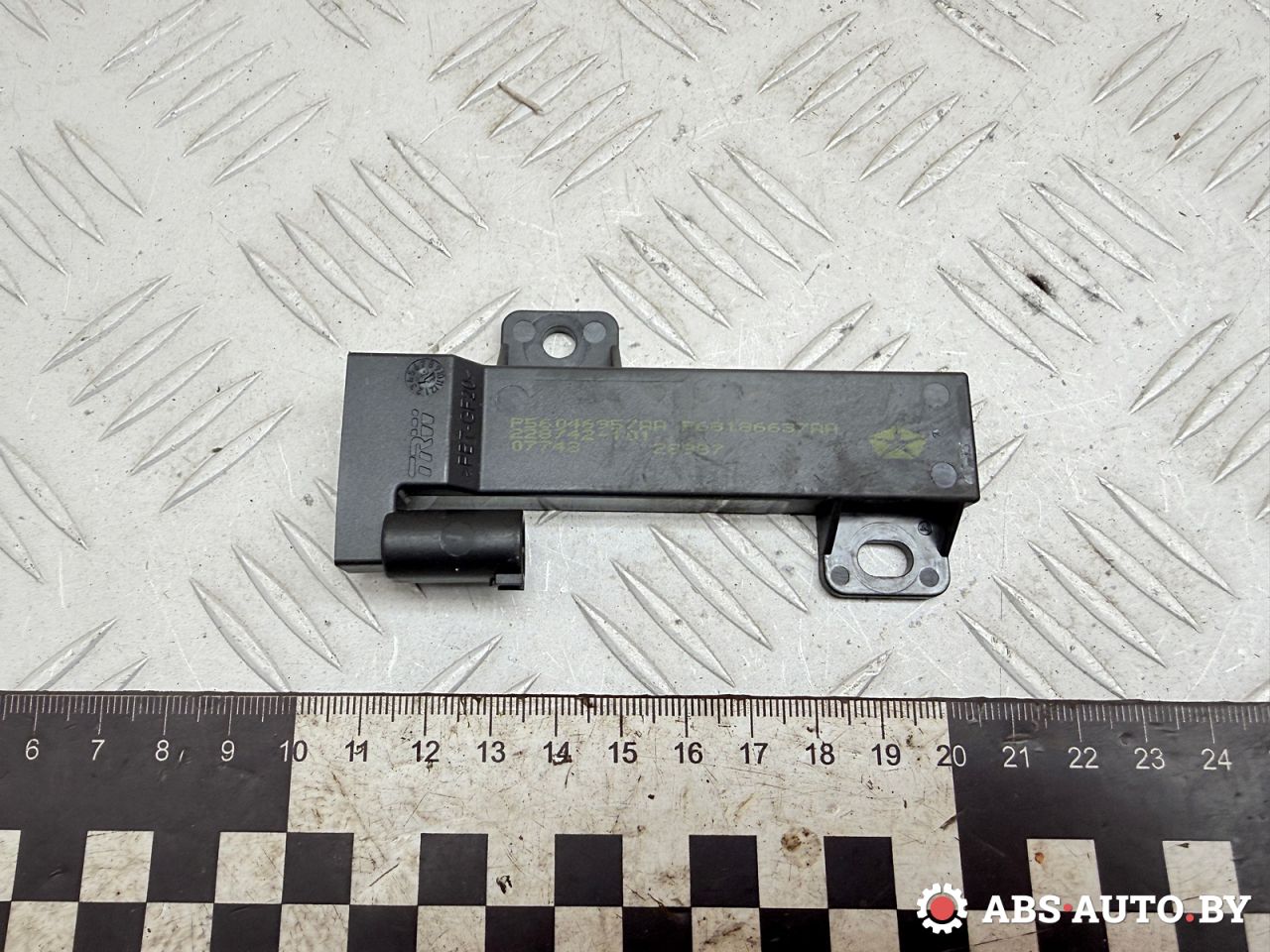 антенна Jeep Cherokee 5 поколение 2016, 2.0 л., EBT, дизель, АКПП, внедорожник 5 дв., 56046957AA, 68186637AA, 228742101, P56046957AA, P68186637AA - фото №1