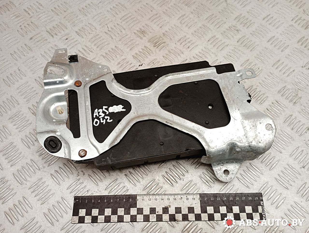 блок предохранителей Mini Cooper 2 поколение 2010, 1.6 л., N16 B16 A, бензин, кабриолет, правый руль, 61353455534 - фото №1