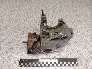 кронштейн генератора Renault Scenic 1 поколение 1998, 1.6 л., бензин, 7700271173