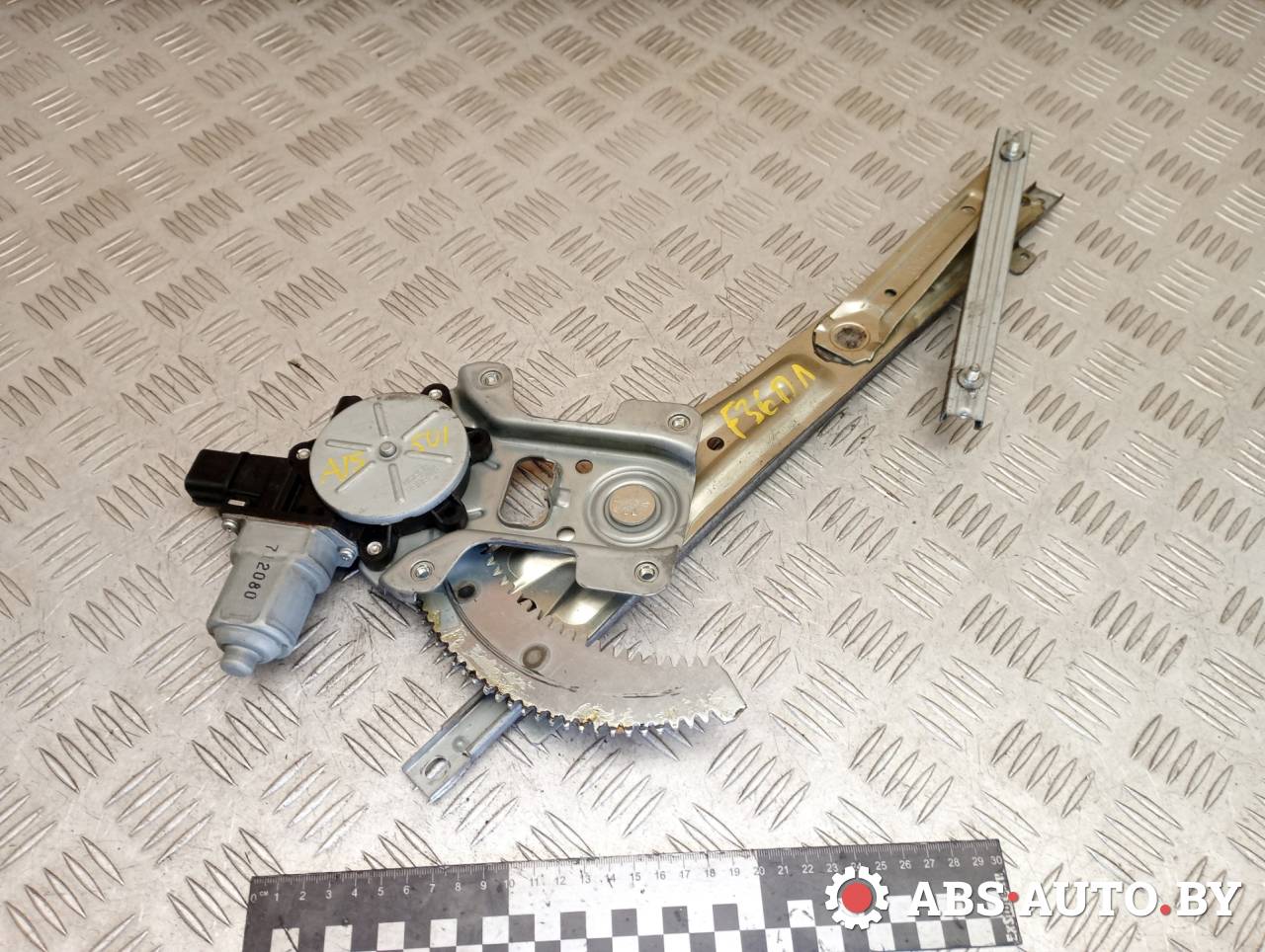 стеклоподъемник электрический передний левый Peugeot 4007 1 поколение 2009, 2.2 л., дизель, МКПП, полный подключаемый привод, правый руль, 5713A085 - фото №1