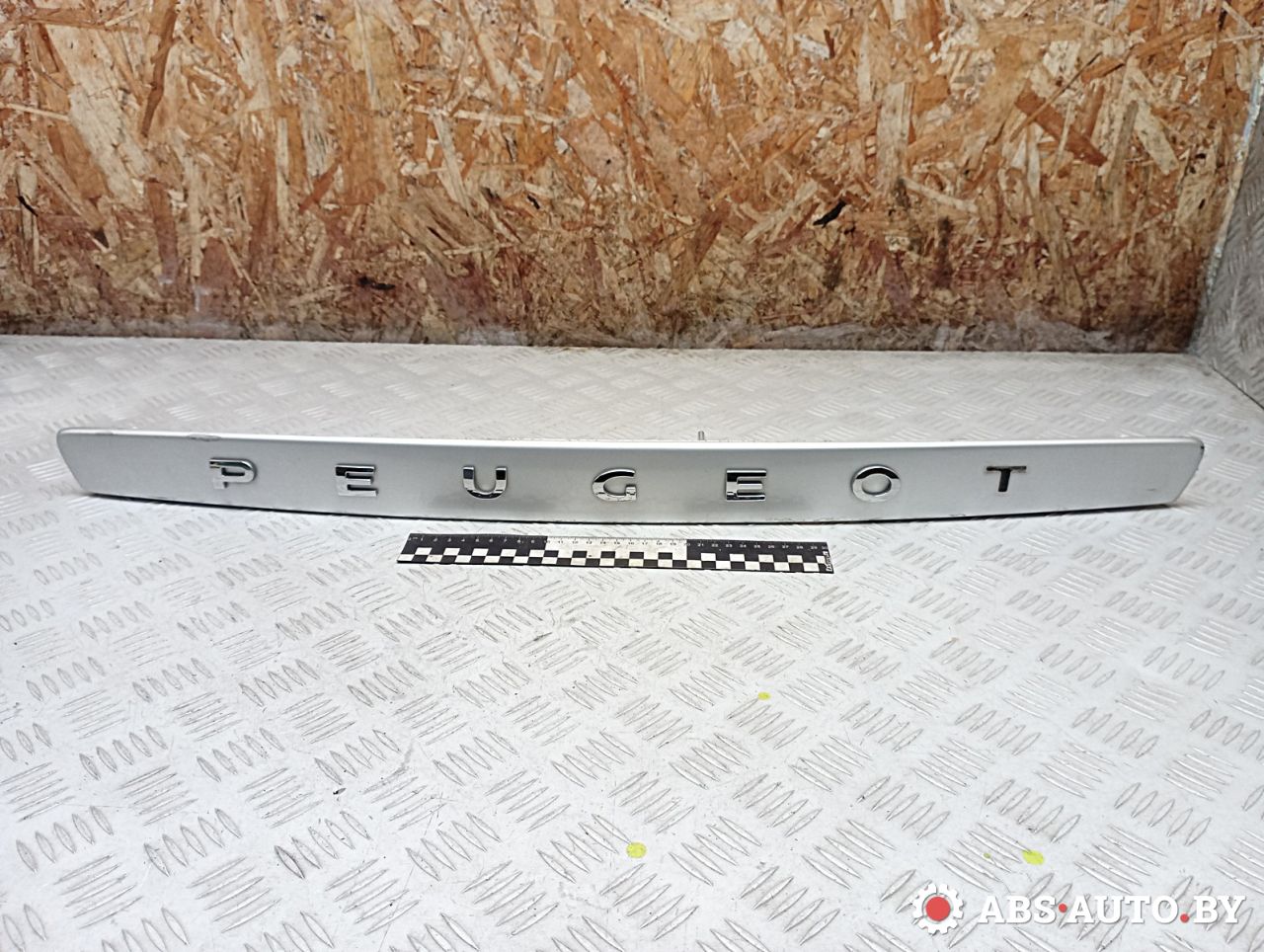 кнопка открытия багажника Peugeot 308 T7 2010, 2.0 л., RHR (DW10BTED4), дизель, МКПП, универсал, 9680602880 - фото №1