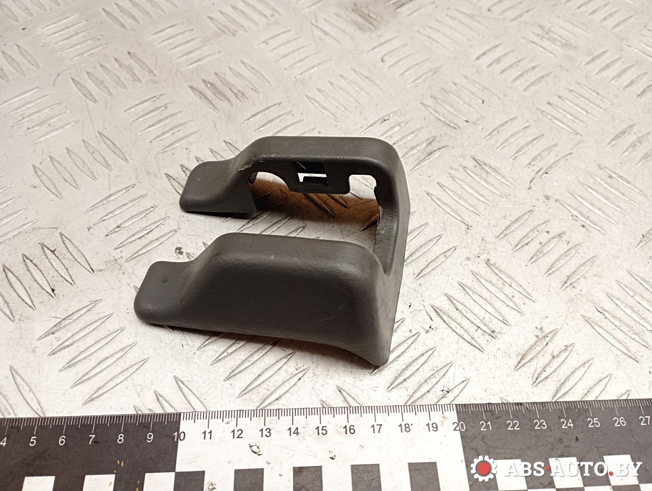 Пластик салазок сидений Toyota RAV4 2 поколение (XA20) 2003, 2.0 л., 1CD-FTV, дизель, МКПП, внедорожник 5 дв., 7215942010 - фото №1