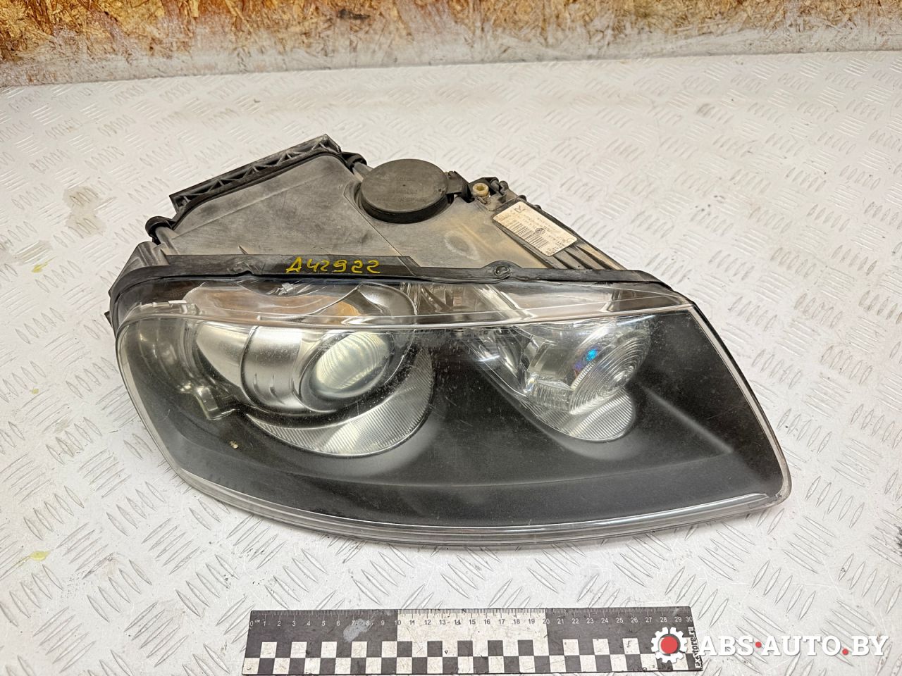 фара правая Volkswagen Touareg 1 поколение 2006, 3.0 л., BKS, дизель, АКПП, внедорожник 5 дв., полный привод, 3D0907391B, 89035113, 7L6941018BN, 89311945, 89399392 - фото №1