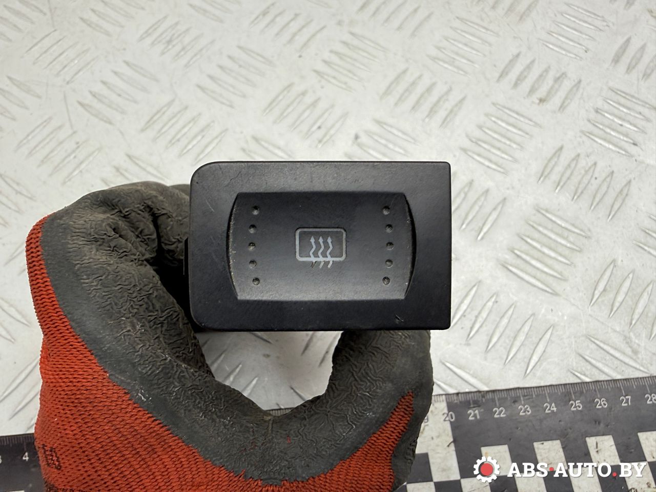 кнопка обогрева заднего стекла Volkswagen Bora 1 поколение 2000, 1.9 л., дизель, МКПП, седан, 1J0953235D, 1J0953235E, 1J0959621E, 6N0959621B, 1J0953235A, 1J0953235B, 1J0959621B, 1J0953235G, 1J0959621V - фото №1