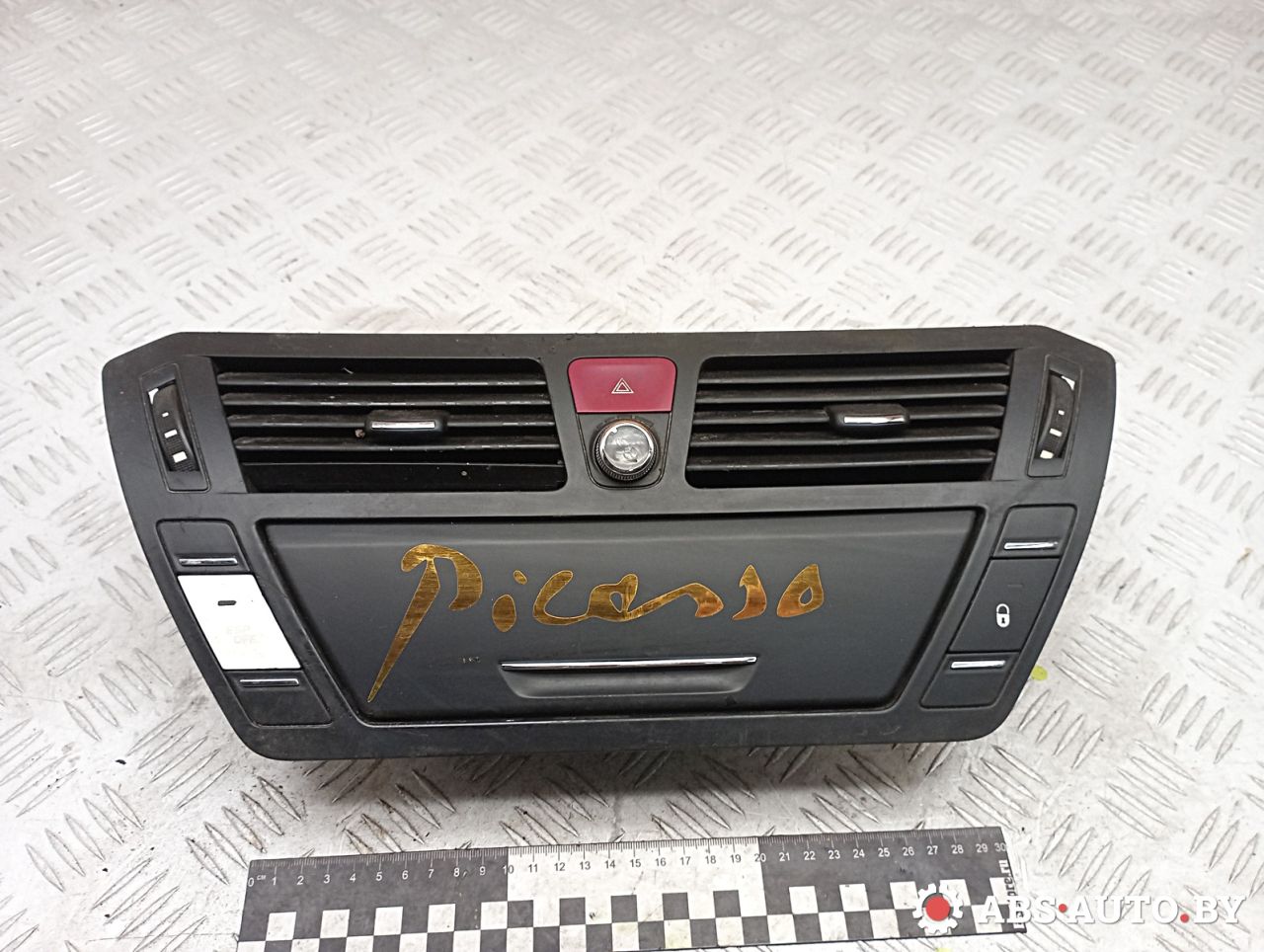 дефлектор обдува салона Citroen C4 Picasso 1 поколение 2011, 1.6 л., 9HZ (DV6TED4), дизель, правый руль, 9683265580, 9683265680, 9683265780, 9683266080, 9683266180, 9685325680, 9685325780 - фото №1