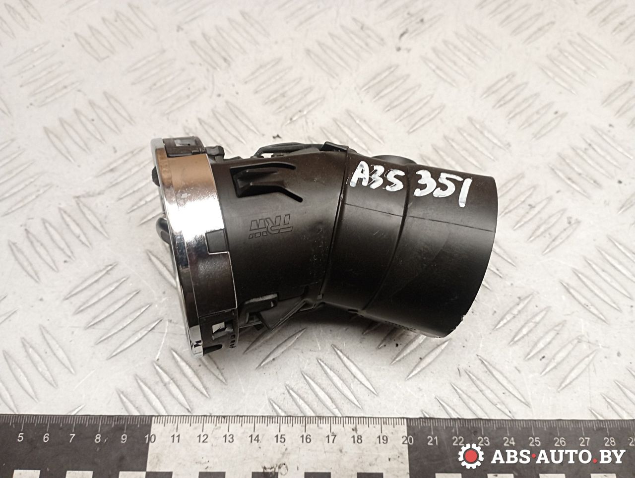 дефлектор обдува салона Peugeot 5008 1 поколение 2013, 1.6 л., дизель, робот, правый руль, 9655994177, 1005165 - фото №1