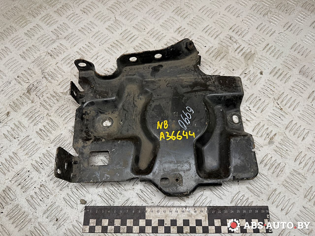 полка аккумулятора Citroen C4 Picasso 1 поколение 2011, 1.6 л., 9HZ (DV6TED4), дизель, правый руль, 1813J4 - фото №1
