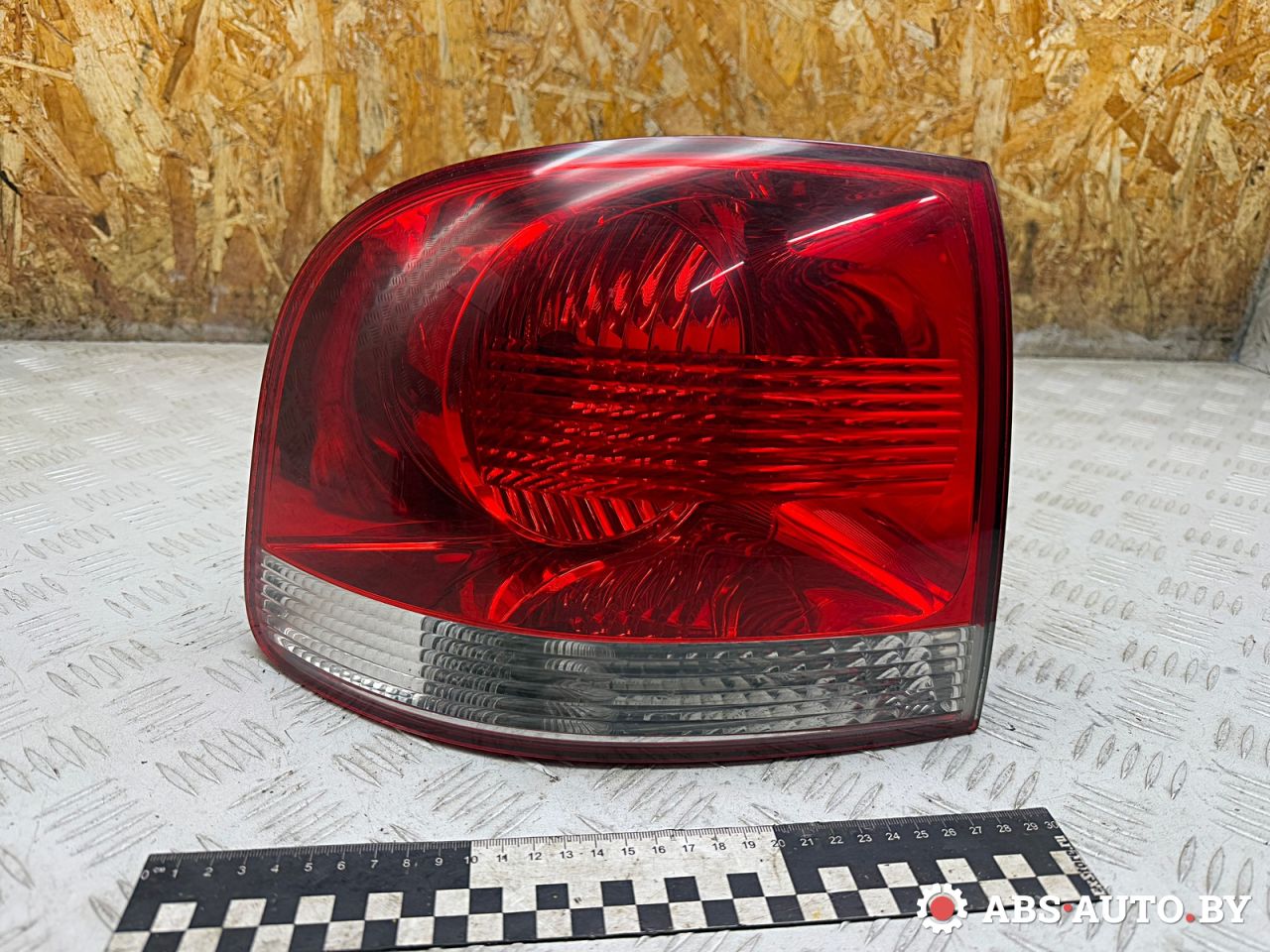 фонарь задний левый Volkswagen Touareg 1 поколение 2006, 2.5 л., BAC, дизель, МКПП, внедорожник 5 дв., 7L6945095K, 28259002 - фото №1