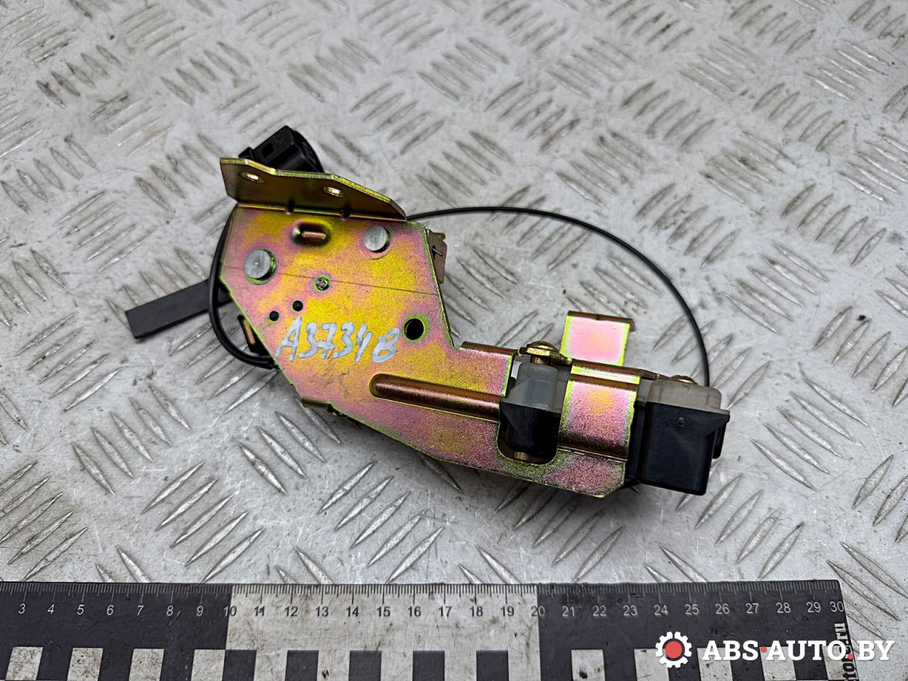 Замок стекла двери багажника Volkswagen Touareg 1 поколение 2006, 2.5 л., BAC, дизель, МКПП, внедорожник 5 дв., 7L0927506D - фото №1