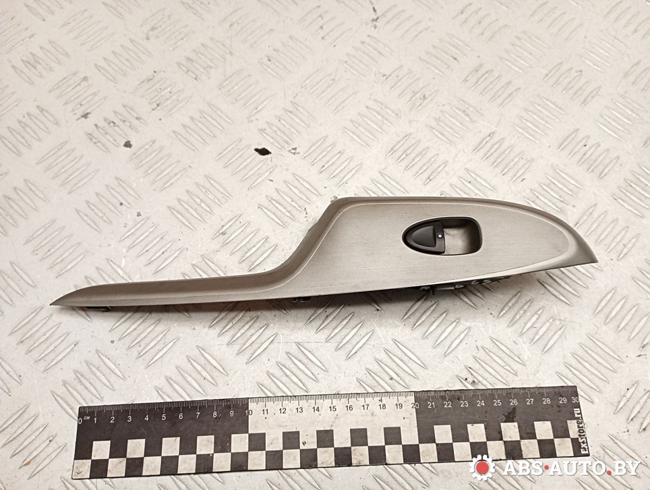 Кнопка стеклоподъемника задней правой Honda Civic 8 поколение 2008, 2.2 л., N22A2, дизель, МКПП, хетчбэк 5 дв., правый руль, 83740SMGE020UHS - фото №1