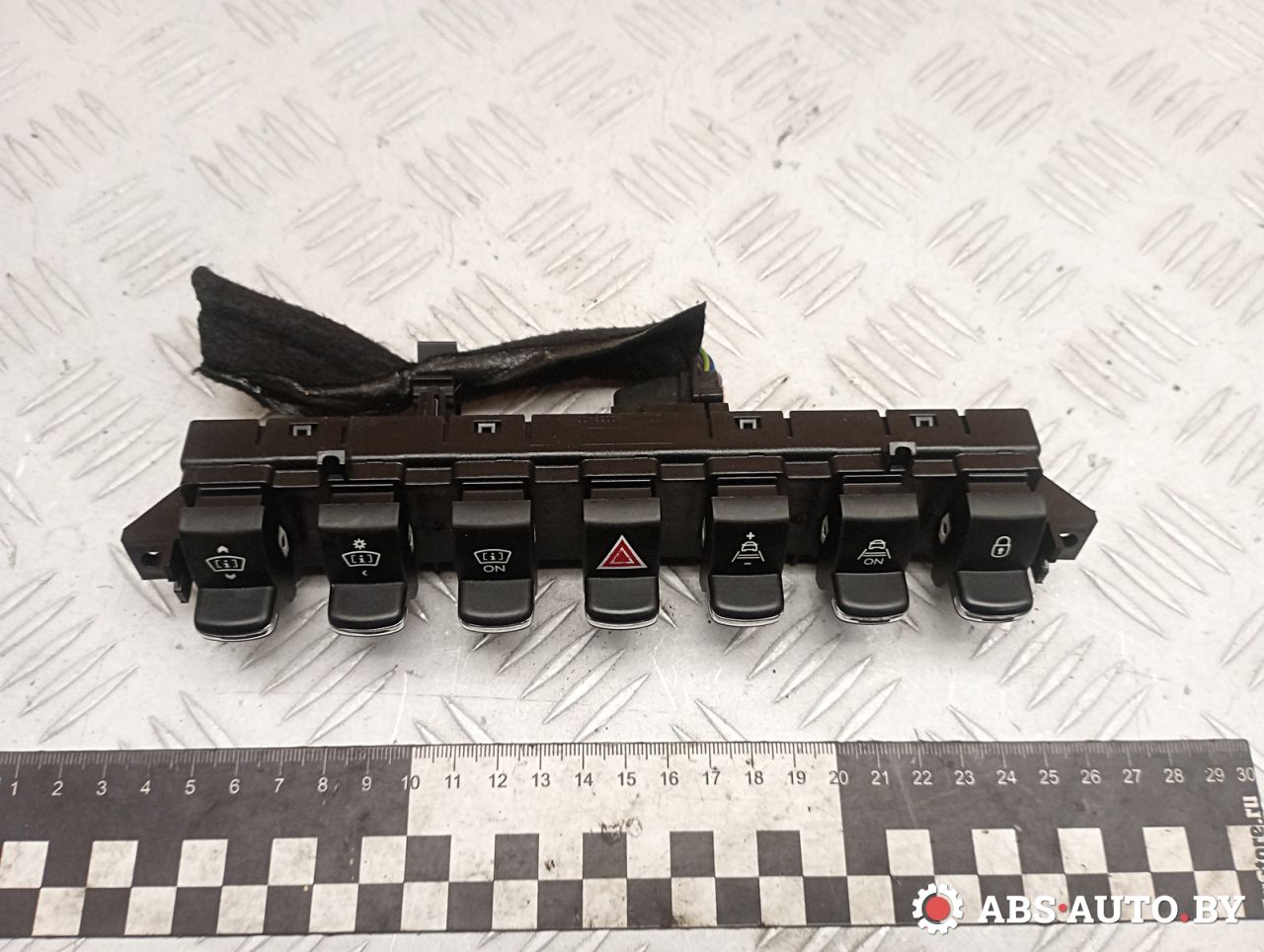 кнопка (выключатель) Peugeot 3008 1 поколение 2012, 1.6 л., дизель, робот, передний привод, правый руль, 96638425XT, 10006169, 10033756, 10039403 - фото №1