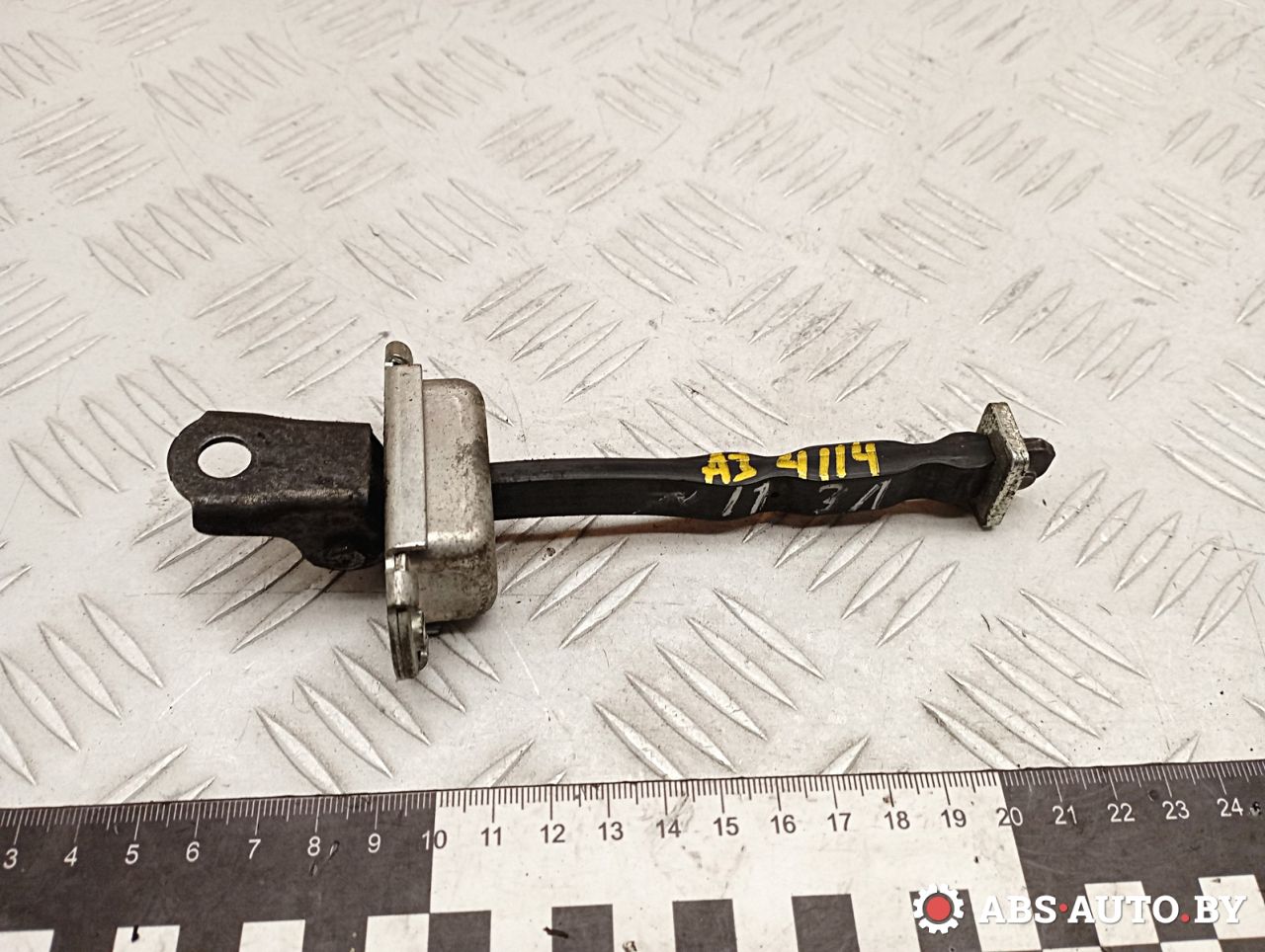 ограничитель открывания двери задней Nissan Qashqai 1 поколение 2008, 1.5 л., K9K 282, дизель, МКПП, правый руль, 82430JD000 - фото №1