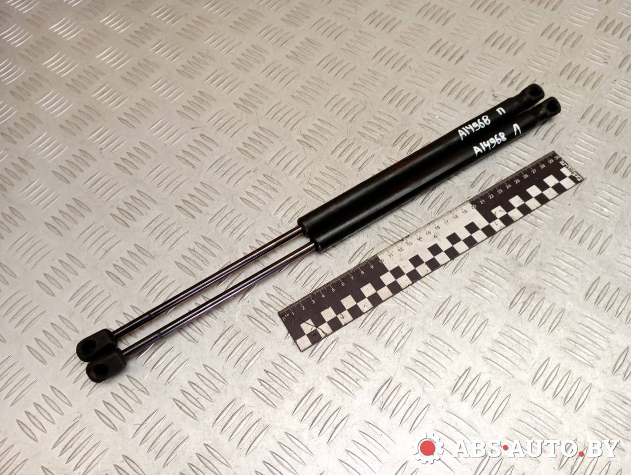 амортизатор капота Kia Sorento 2 поколение 2010, 2.2 л., дизель, МКПП, полный привод, правый руль, 811602P000, 811702P000 - фото №1