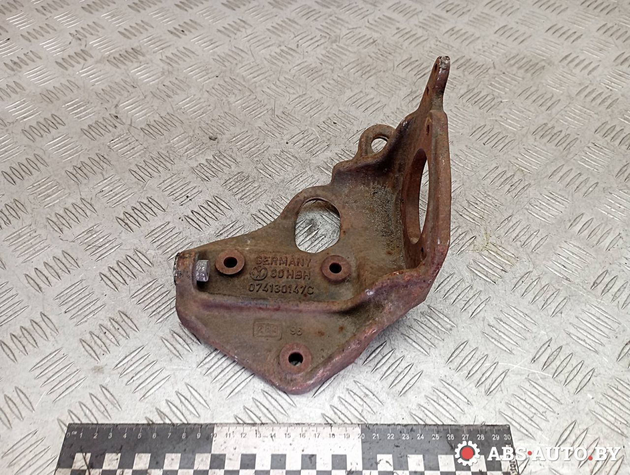 кронштейн ТНВД Volkswagen Transporter T4 1998, 2.5 л., дизель, 074130147C - фото №1