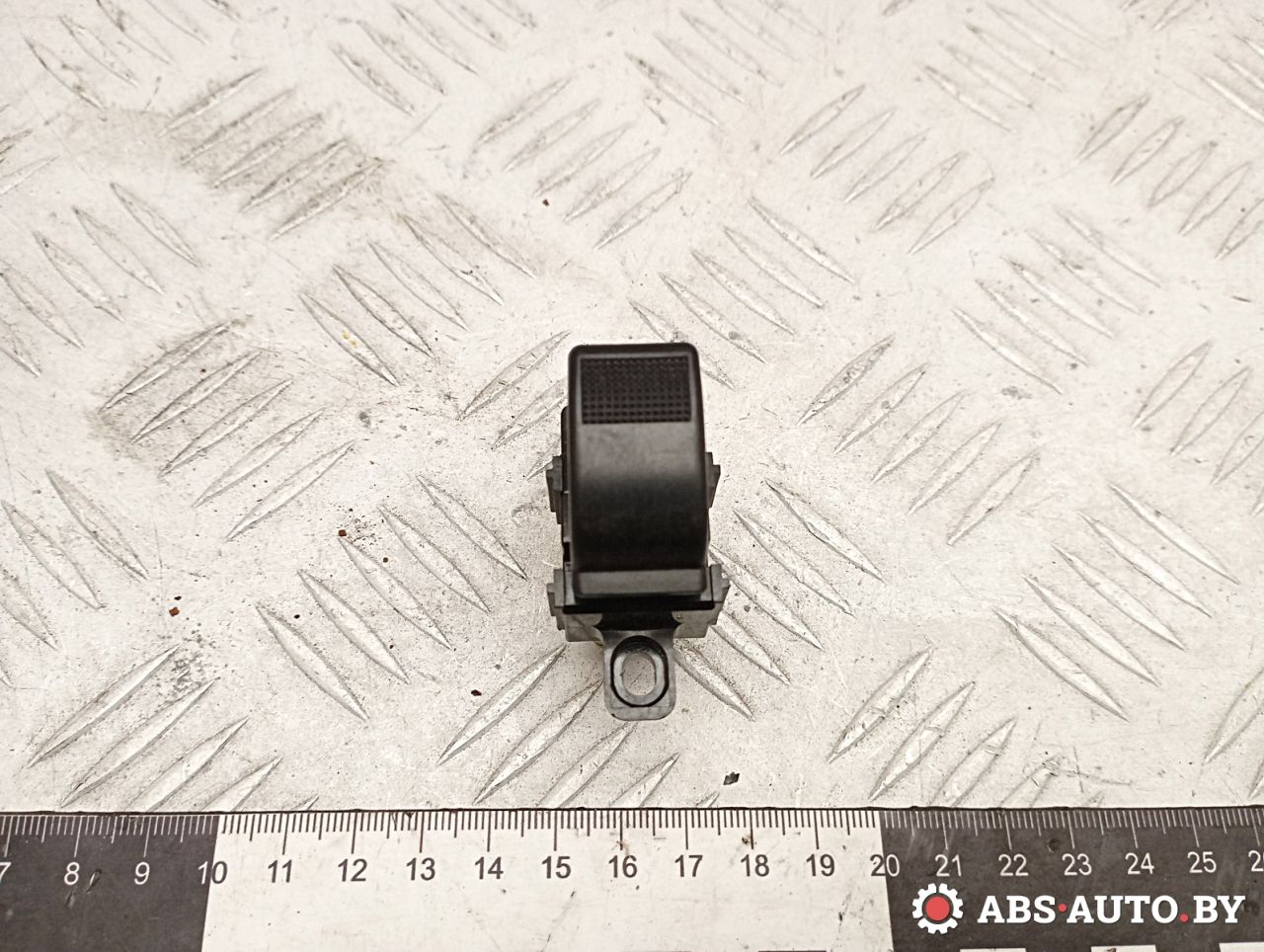 кнопка стеклоподъемника Mazda 6 GG 2003, 2.0 л., бензин, МКПП, правый руль - фото №1