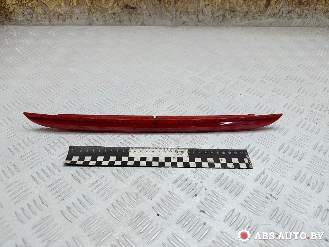 дополнительный стоп-сигнал Volkswagen Touareg 1 поколение 2006, 3.0 л., BKS, дизель, АКПП, внедорожник 5 дв., полный привод, 7L6945097B - фото №1