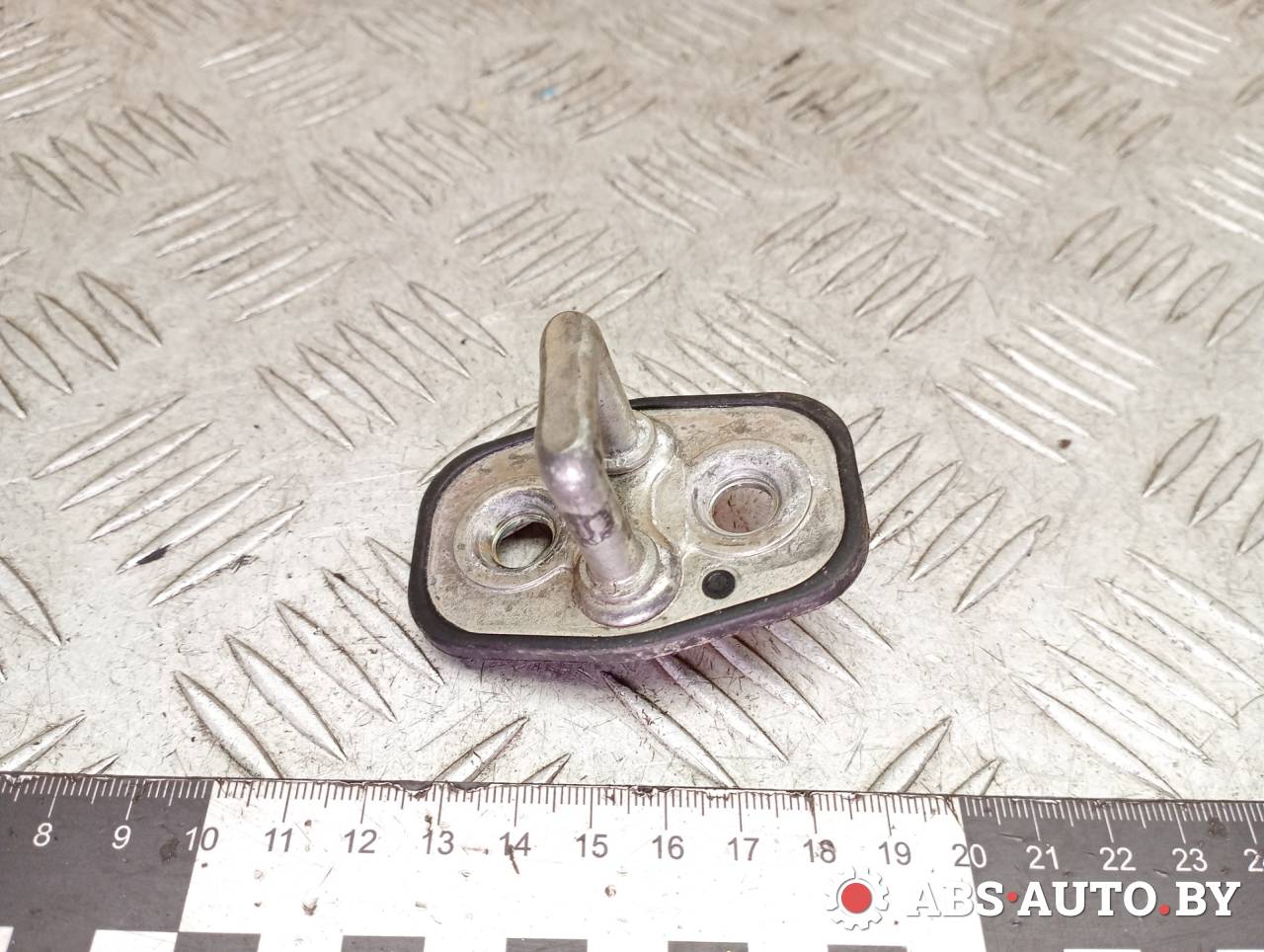 ответная часть (скоба) замка двери Peugeot 3008 1 поколение 2011, 1.6 л., дизель, робот, передний привод, правый руль, 9655466380 - фото №1