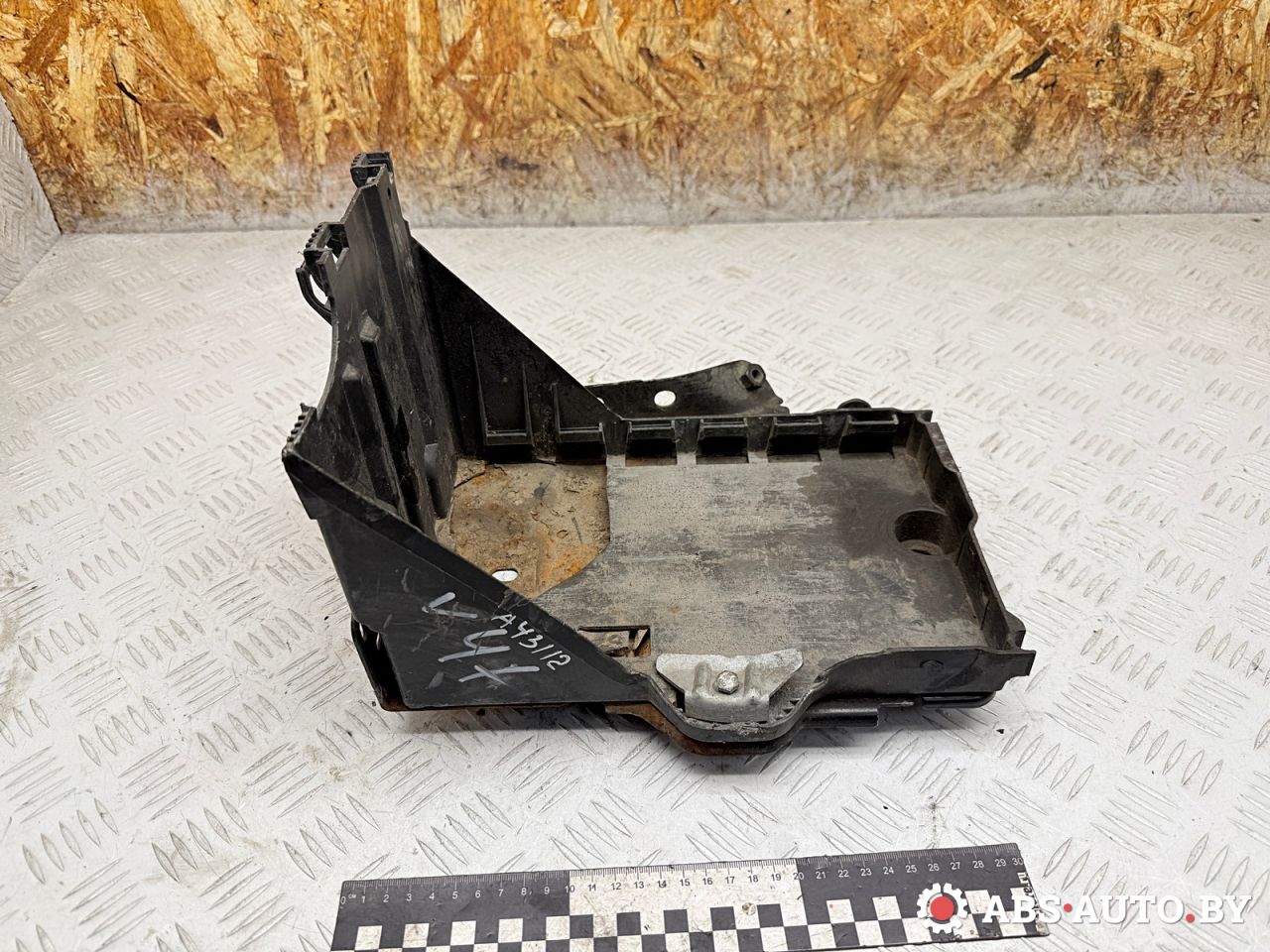 полка аккумулятора Peugeot 308 T7 2010, 1.6 л., 9HX (DV6ATED4), дизель, МКПП, 9663615380 - фото №1