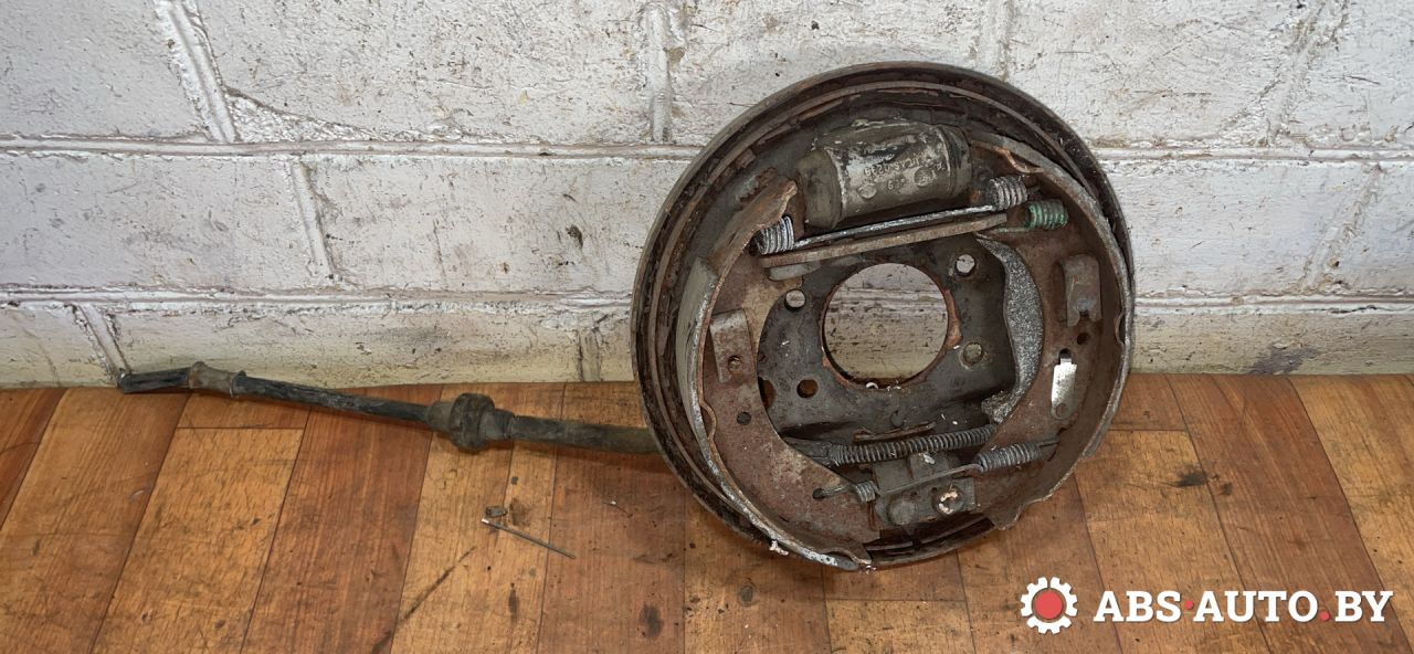 защитный кожух тормозного механизма Rover 400 Series 2 поколение 1997 - фото №1