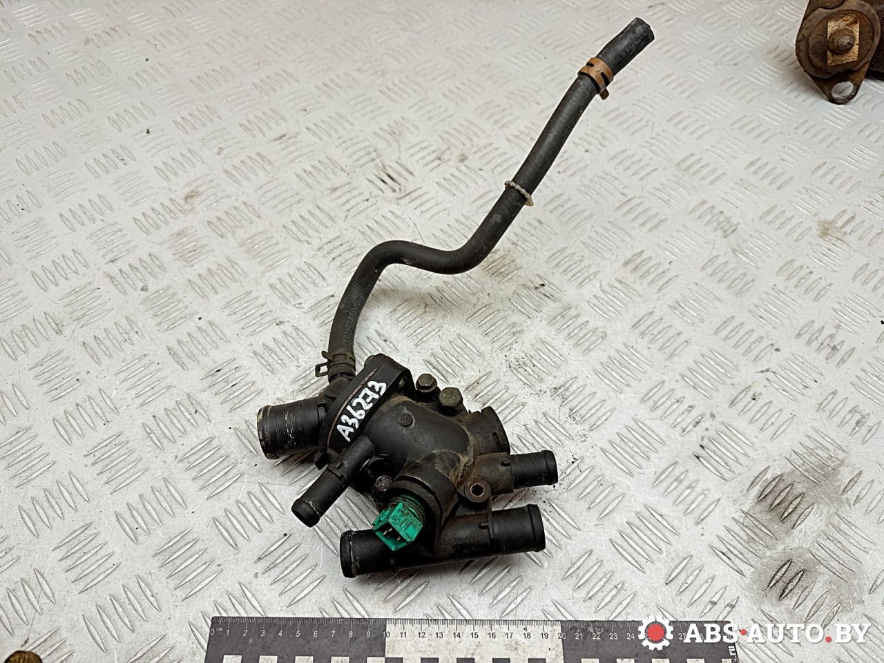 корпус термостата Renault Scenic 1 поколение 1997, 2.0 л., F3R 796, бензин, МКПП, 7701474249 - фото №1