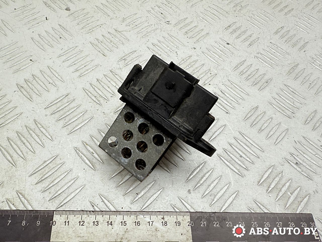 блок управления вентилятором (реле) Peugeot 3008 1 поколение 2012, 1.6 л., дизель, робот, передний привод, правый руль, 9658508980, 8241005, 9649247680, 1308AN, 9659799080, 1308CL, 1308CN, 9653314580, 8241001 - фото №1