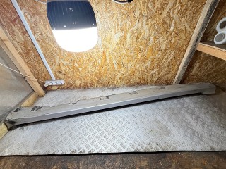 Накладка на порог наружная левая Saab 9-5 1 поколение [2-й рестайлинг] 2007, 1.9 л., дизель, МКПП, седан, 64784484