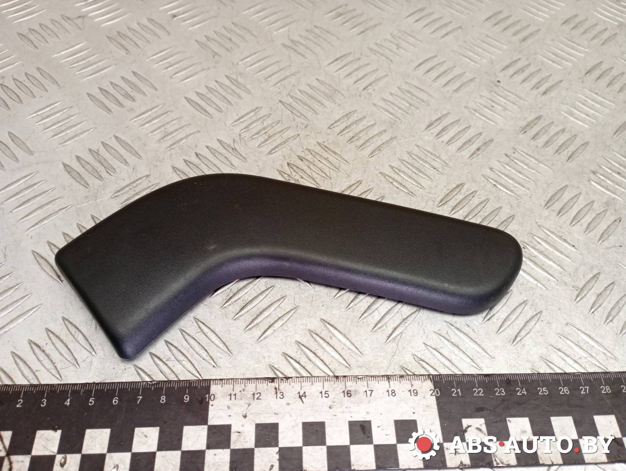 пластик (накладка) сиденья Peugeot 5008 1 поколение 2011, 1.6 л., дизель, МКПП, передний привод, 156027151 - фото №1