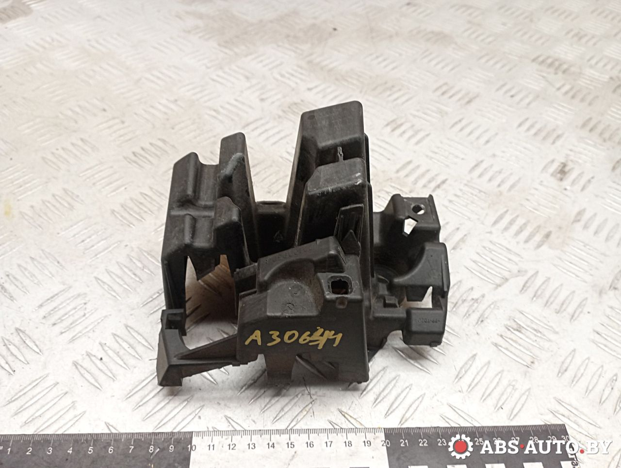 Крепление бампера заднего Citroen C5 2 поколение 2016, 2.0 л., AHW (DW10FC), дизель, АКПП, универсал, 9681048380 - фото №1