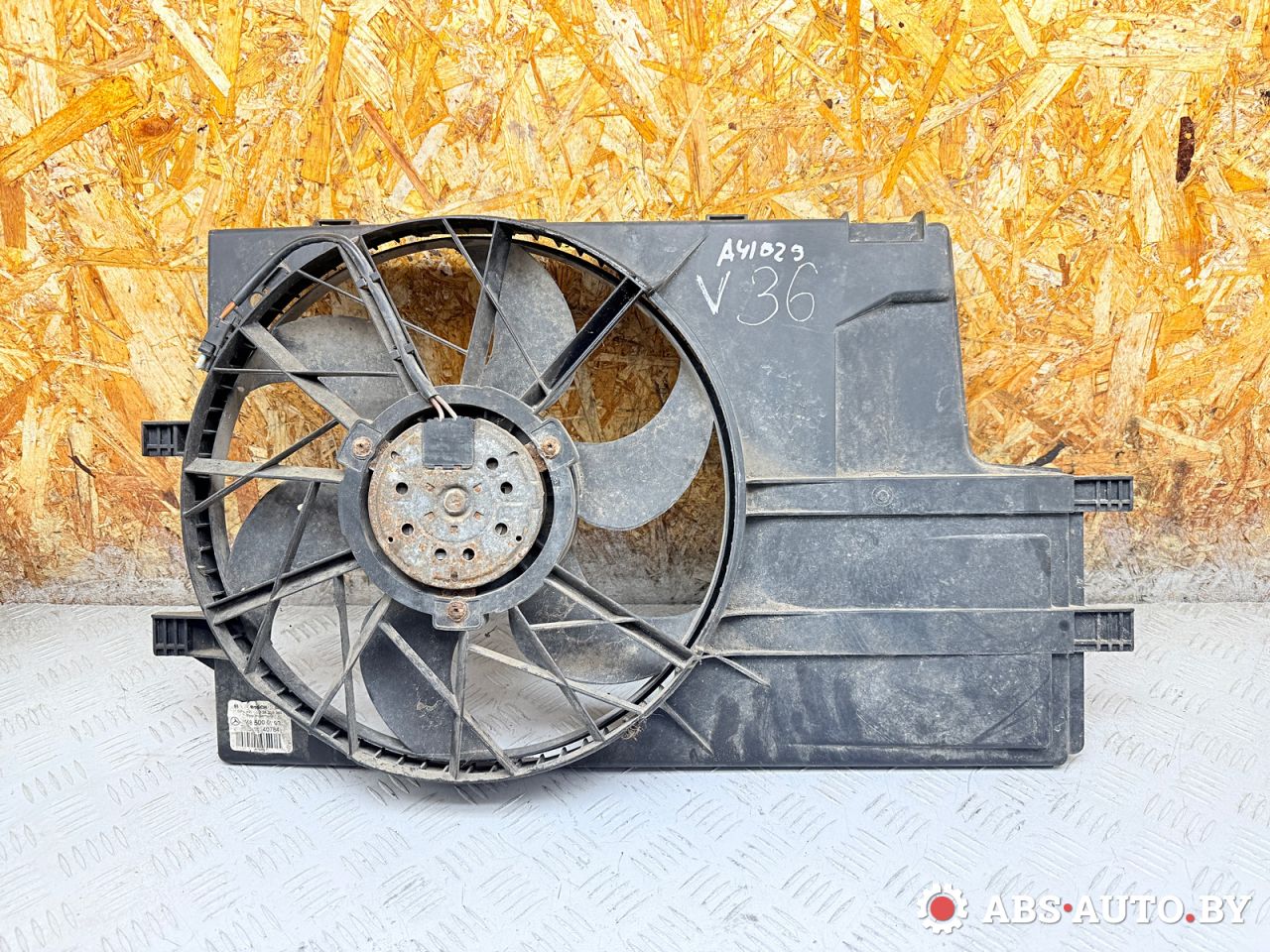 вентилятор радиатора Mercedes-Benz A W168 1 поколение (1997-2001) 2000, 1.7 л., OM 668.940, дизель, АКПП, хетчбэк 5 дв., передний привод, 1685000193, A1685000193, 69466, 0130303880, 1685050155, A1685050155, 3135103283 - фото №1