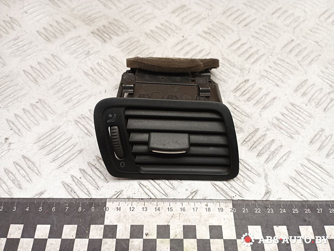 дефлектор обдува салона Volkswagen Passat B6 2007, 2.0 л., BWA, бензин, МКПП, седан, 3C2819702E - фото №1